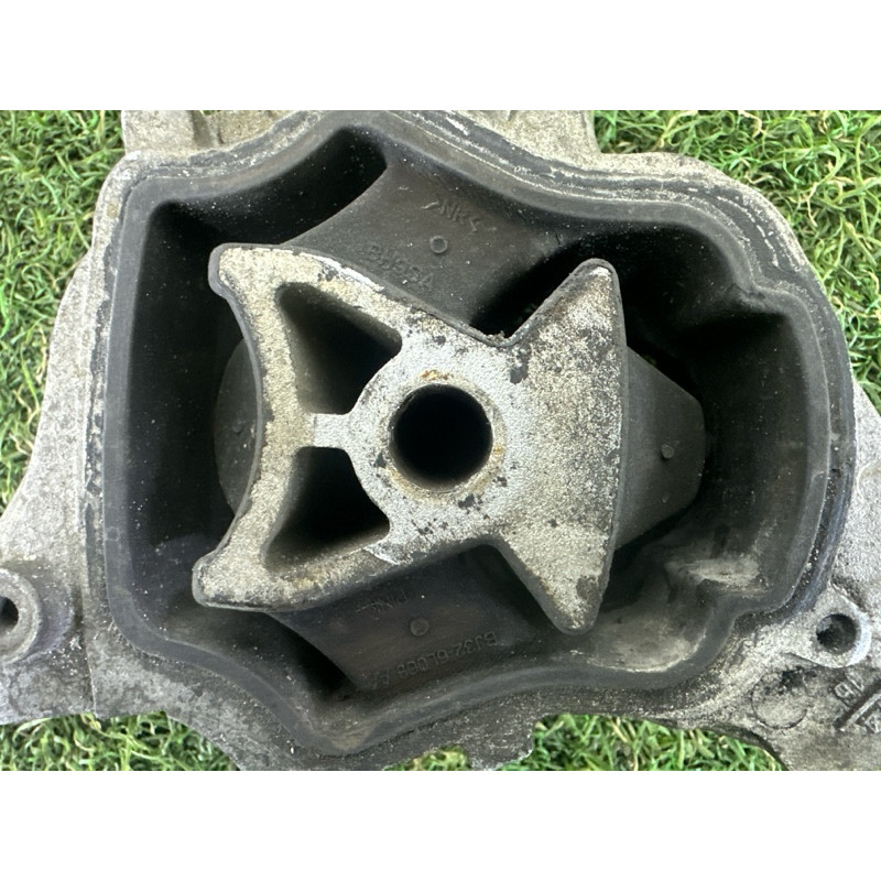 Подушка двигателя (двигатель и элементы) LAND ROVER Range Rover Evoque L538 2016 2.0 LR032311