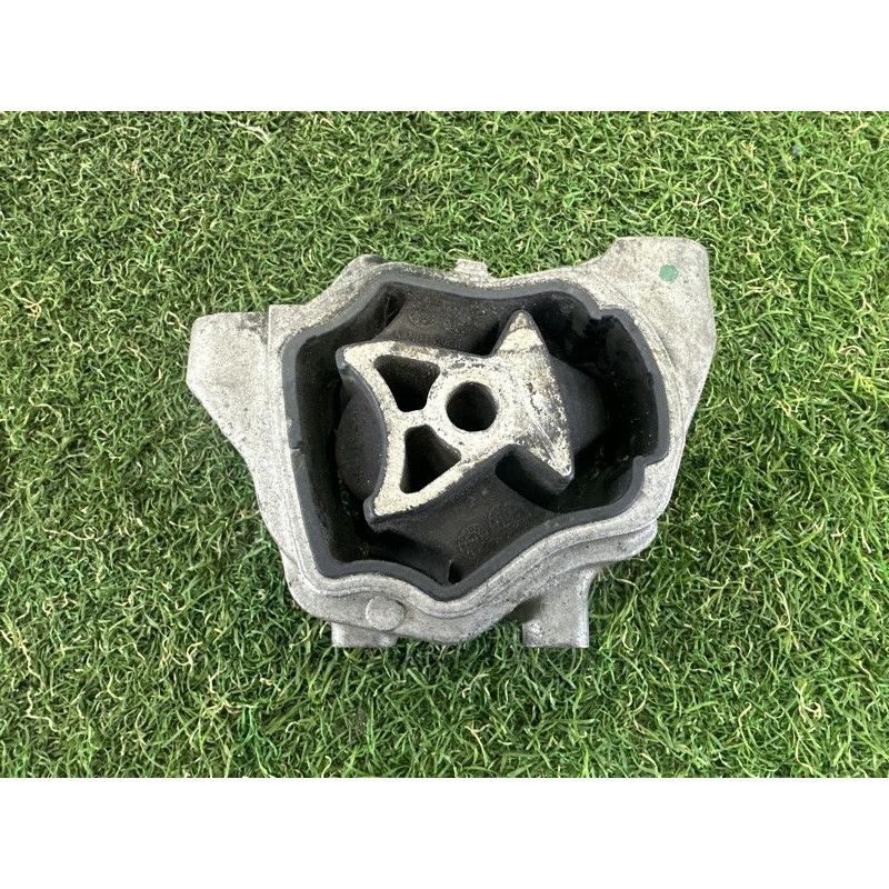 Подушка двигателя (двигатель и элементы) LAND ROVER Range Rover Evoque L538 2016 2.0 LR032311