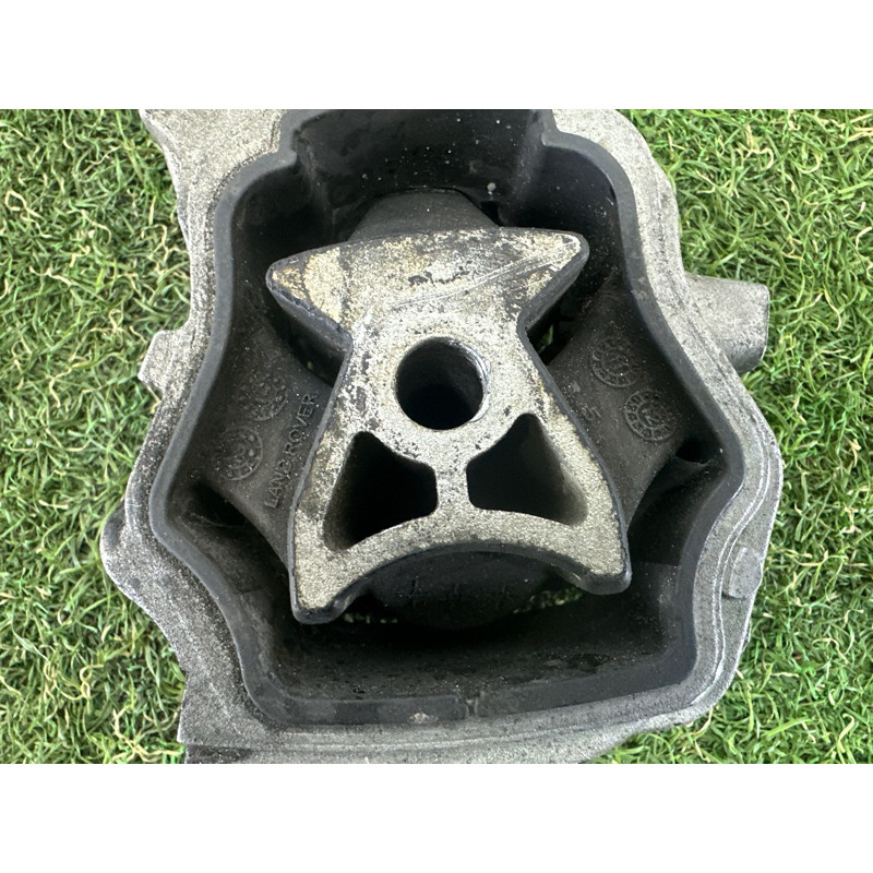 Подушка двигателя (двигатель и элементы) LAND ROVER Range Rover Evoque L538 2016 2.0 LR032311