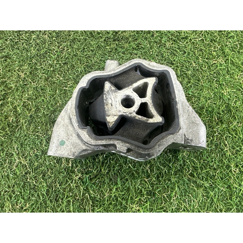 Подушка двигателя (двигатель и элементы) LAND ROVER Range Rover Evoque L538 2016 2.0 LR032311