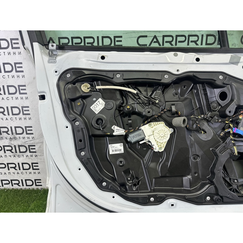 Дверь (наружные элементы кузова) Volkswagen Touareg NF 2013 3.0 Hybrid 7P0831055