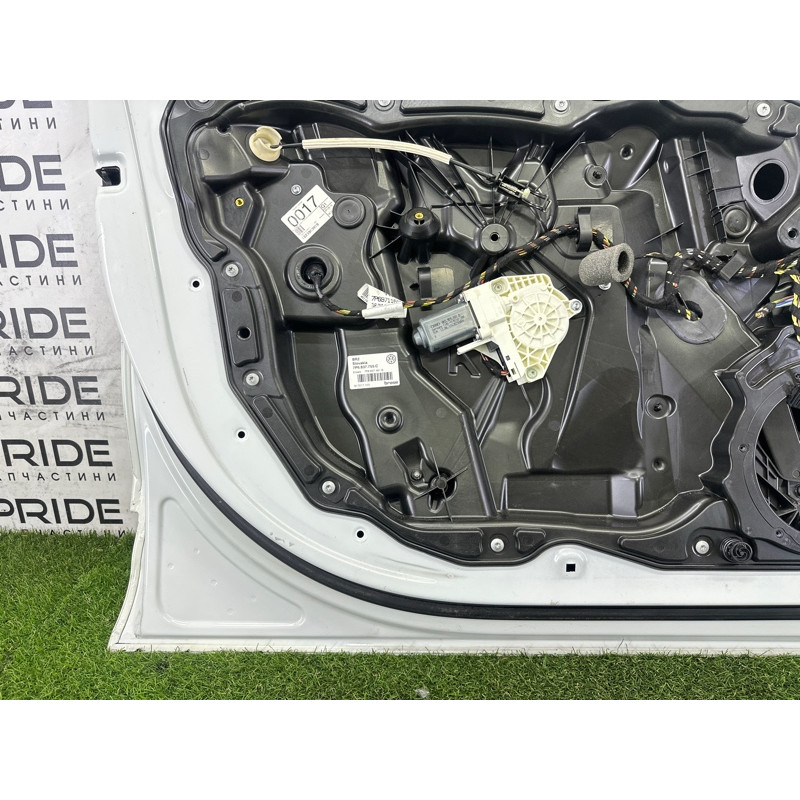 Дверь (наружные элементы кузова) Volkswagen Touareg NF 2013 3.0 Hybrid 7P0831055