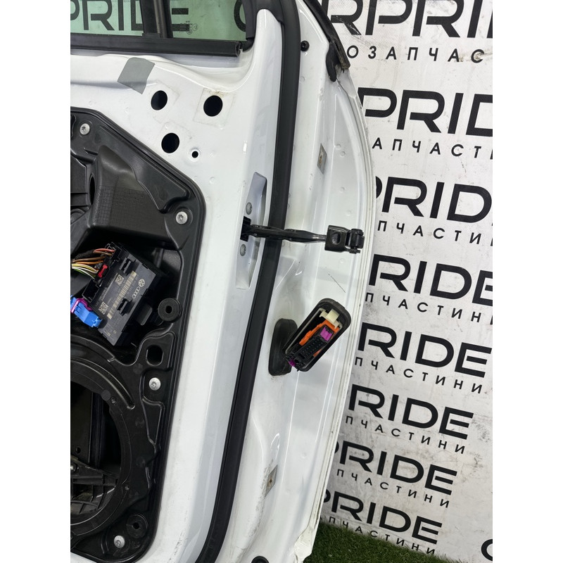 Дверь (наружные элементы кузова) Volkswagen Touareg NF 2013 3.0 Hybrid 7P0831055