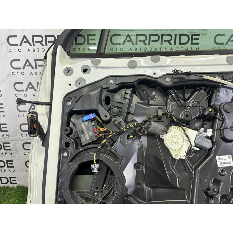 Дверь (наружные элементы кузова) Volkswagen Touareg NF 2011 3.6 7P0831056