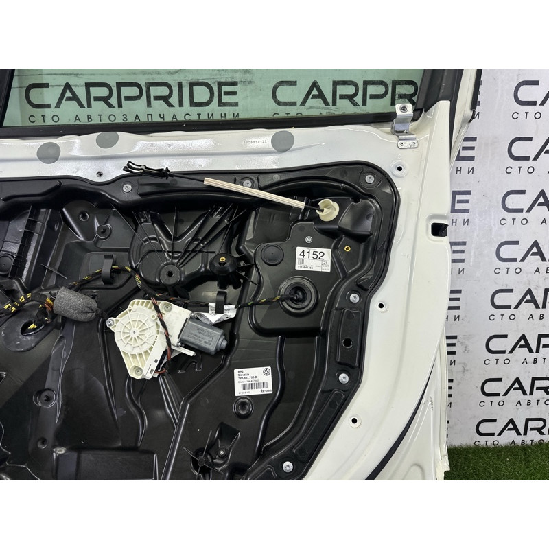 Дверь (наружные элементы кузова) Volkswagen Touareg NF 2011 3.6 7P0831056