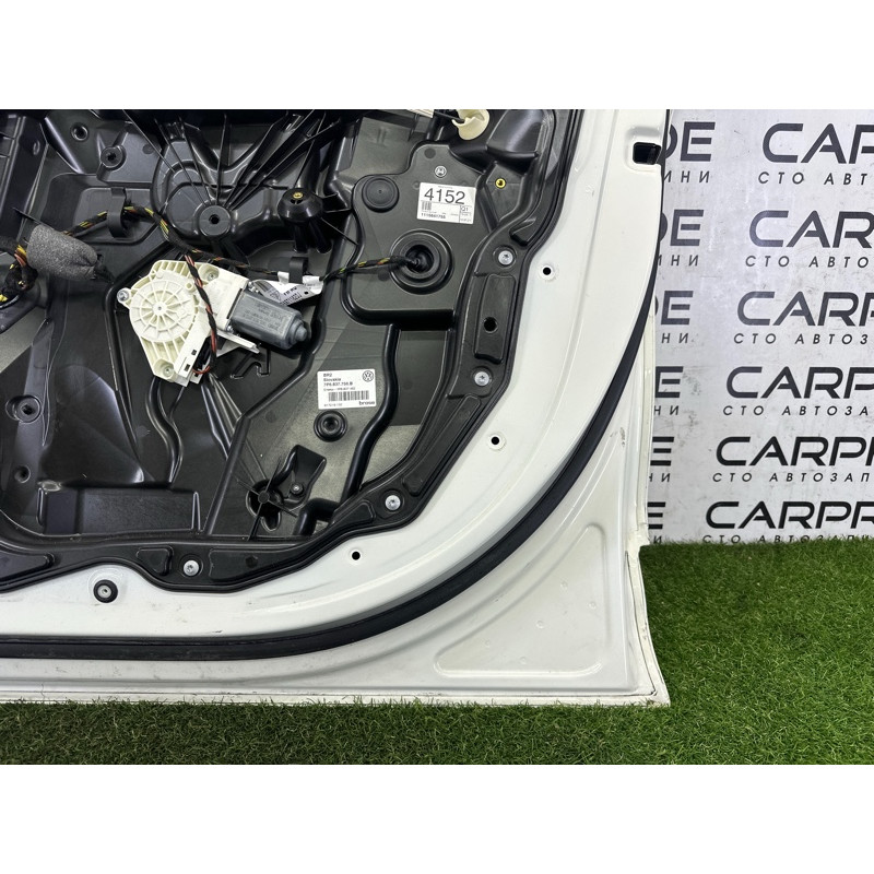 Дверь (наружные элементы кузова) Volkswagen Touareg NF 2011 3.6 7P0831056