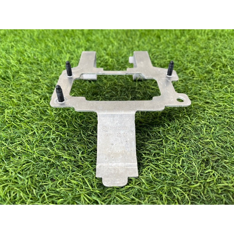 Кронштейн дистроника (кузов и элементы) Mercedes-Benz EQB 350 X243 2022 A2436221900