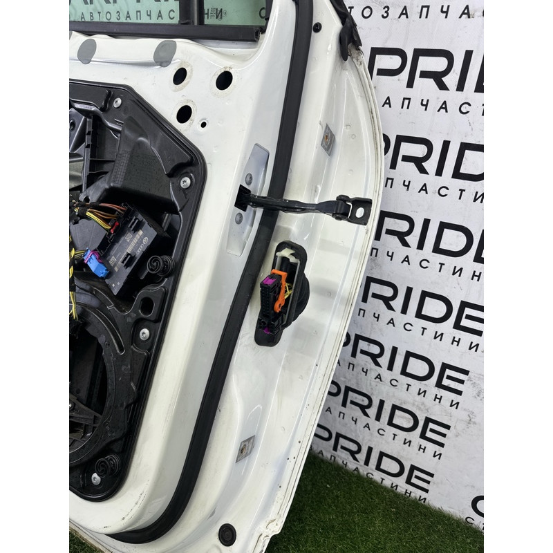 Дверь (наружные элементы кузова) Volkswagen Touareg NF 2011 3.6 7P0831055