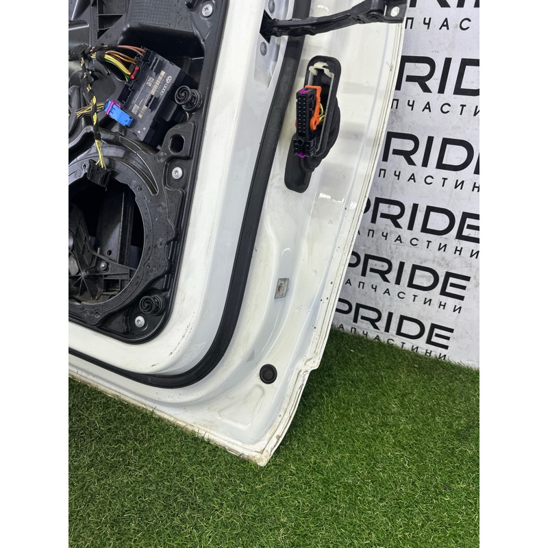 Дверь (наружные элементы кузова) Volkswagen Touareg NF 2011 3.6 7P0831055