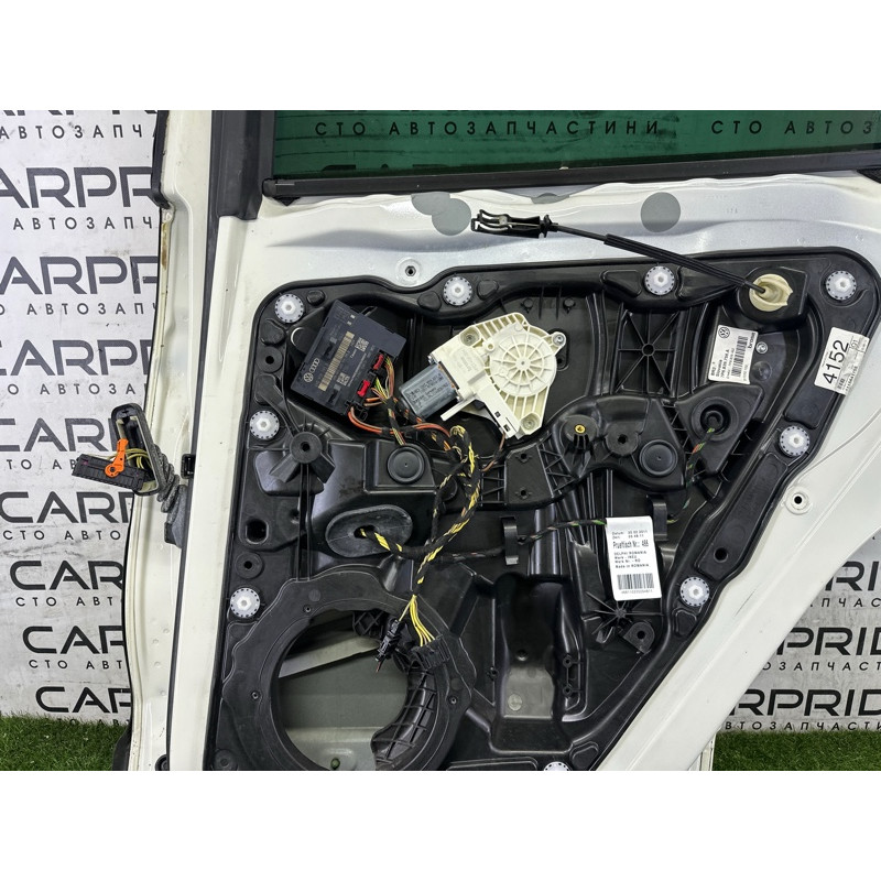 Дверь (наружные элементы кузова) Volkswagen Touareg NF 2011 3.6 7P0833056