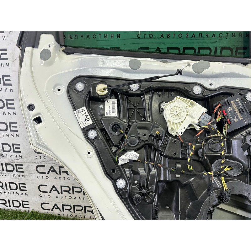 Дверь (наружные элементы кузова) Volkswagen Touareg NF 2011 3.6 7P0833055