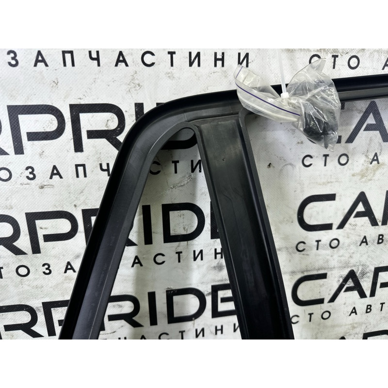 Молдинг стекла внутренний (зовнішні елементи кузова) BMW X5 F15 2015 4.4 51427292516