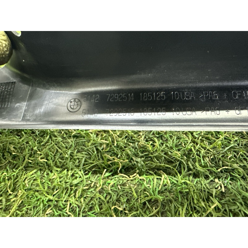 Молдинг стекла внутренний (зовнішні елементи кузова) BMW X5 F15 2015 4.4 51427292516