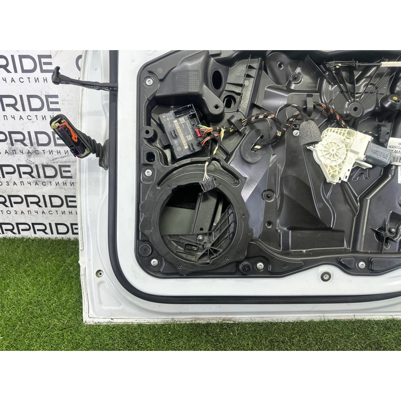 Дверь (наружные элементы кузова) Volkswagen Touareg NF 2013 3.0 Hybrid 7P0831056