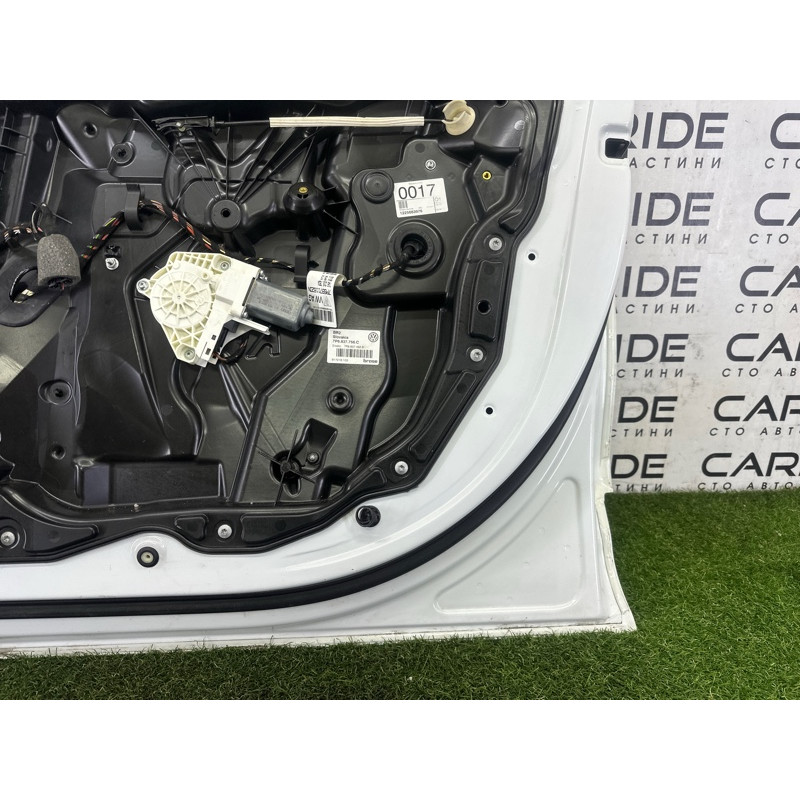 Дверь (наружные элементы кузова) Volkswagen Touareg NF 2013 3.0 Hybrid 7P0831056