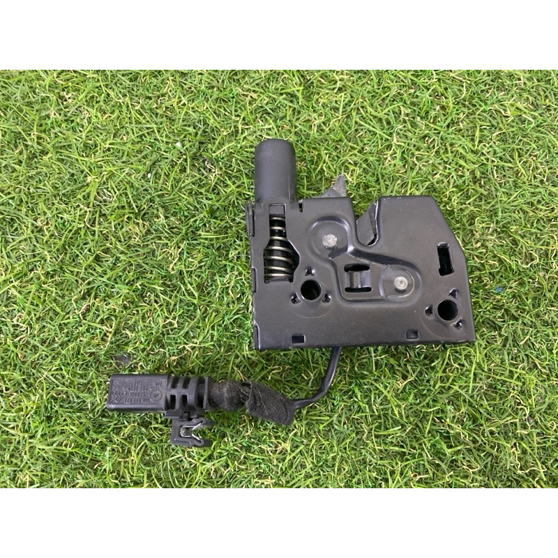 Замок капота (кузов и элементы) AUDI A3 8V 2016 1.8 CNSB 8V0823509