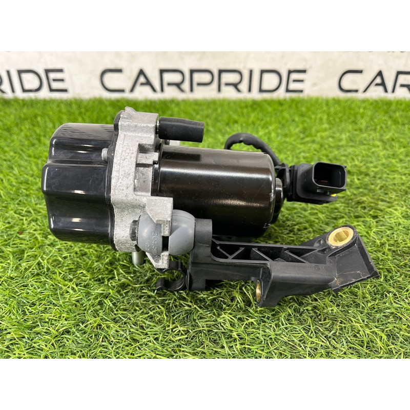 Вакуумный насос (тормозная система) Mercedes-Benz EQB 350 X243 2022 A0004303500