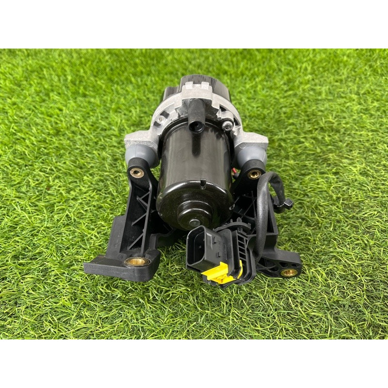 Вакуумный насос (тормозная система) Mercedes-Benz EQB 350 X243 2022 A0004303500