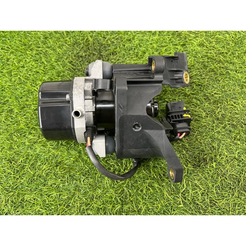 Вакуумный насос (тормозная система) Mercedes-Benz EQB 350 X243 2022 A0004303500