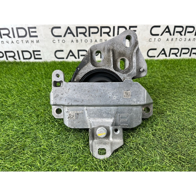 Подушка двигателя (двигатель и элементы) Mercedes-Benz EQB 350 X243 2022 A2432402500