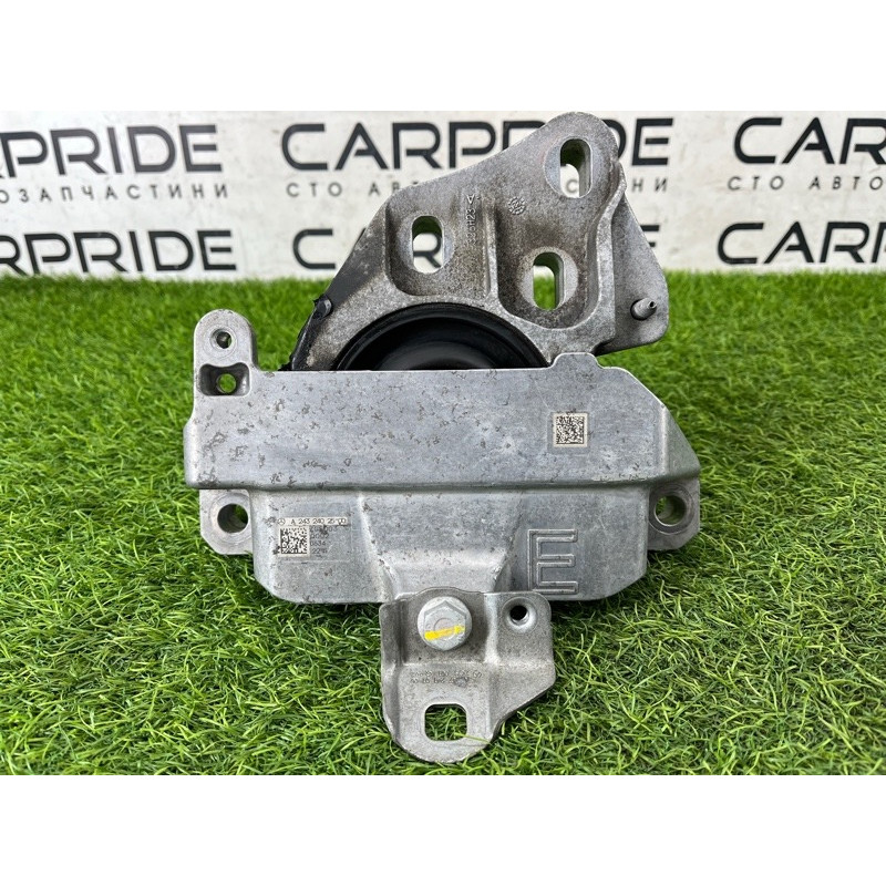 Подушка двигателя (двигатель и элементы) Mercedes-Benz EQB 350 X243 2022 A2432402500