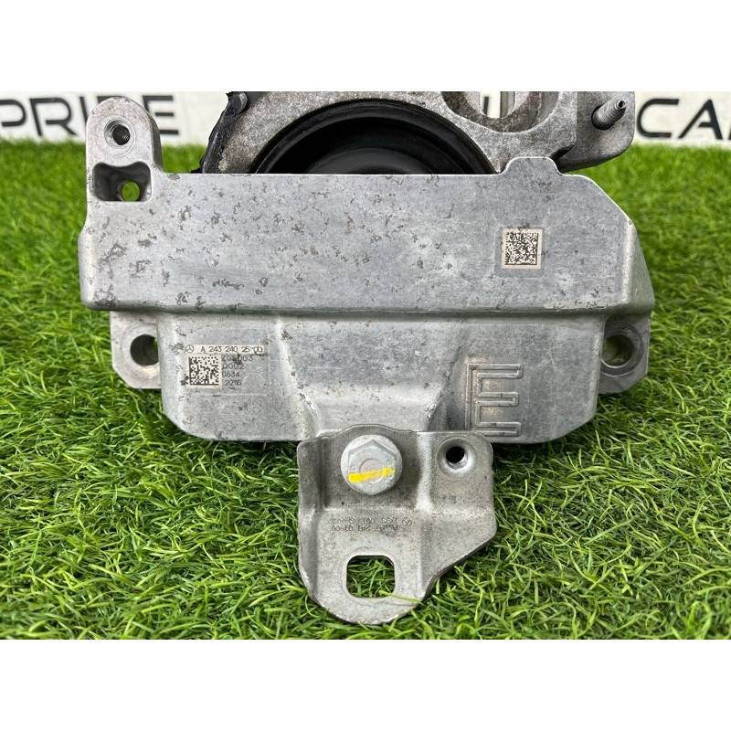 Подушка двигателя (двигатель и элементы) Mercedes-Benz EQB 350 X243 2022 A2432402500