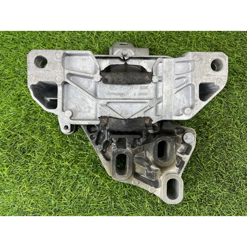 Подушка двигателя (двигатель и элементы) Mercedes-Benz EQB 350 X243 2022 A2432402500