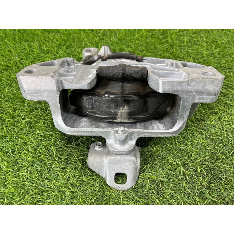 Подушка двигателя (двигатель и элементы) Mercedes-Benz EQB 350 X243 2022 A2432402500