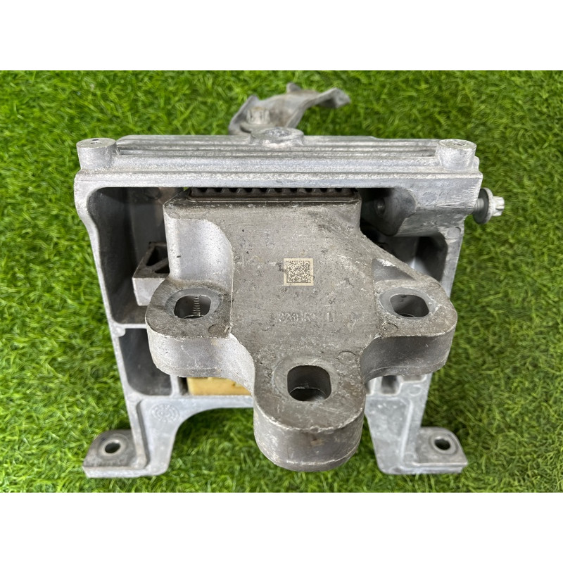 Подушка двигателя (двигатель и элементы) Mercedes-Benz EQB 350 X243 2022 A2432402200