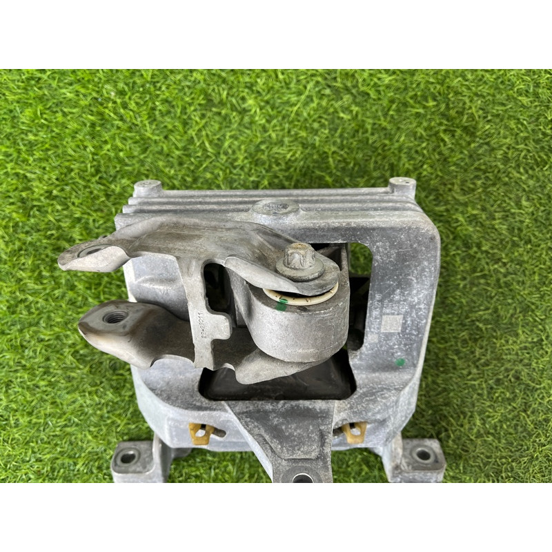 Подушка двигателя (двигатель и элементы) Mercedes-Benz EQB 350 X243 2022 A2432402200