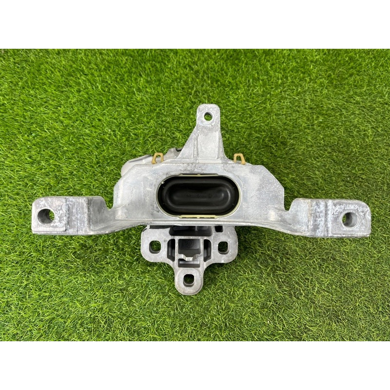 Подушка двигателя (двигатель и элементы) Mercedes-Benz EQB 350 X243 2022 A2432402200