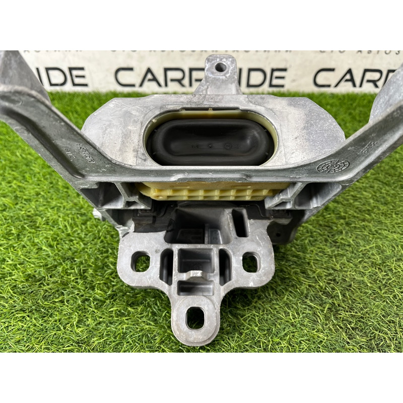 Подушка двигателя (двигатель и элементы) Mercedes-Benz EQB 350 X243 2022 A2432402200