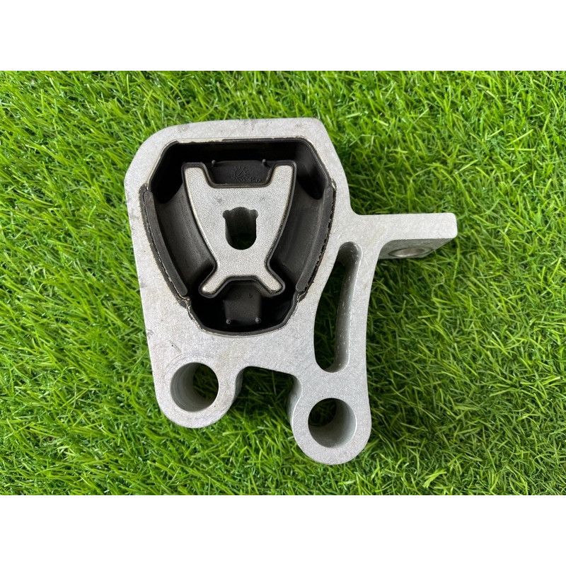 Подушка двигателя (двигатель и элементы) Mercedes-Benz EQB 350 X243 2022 A2432402800