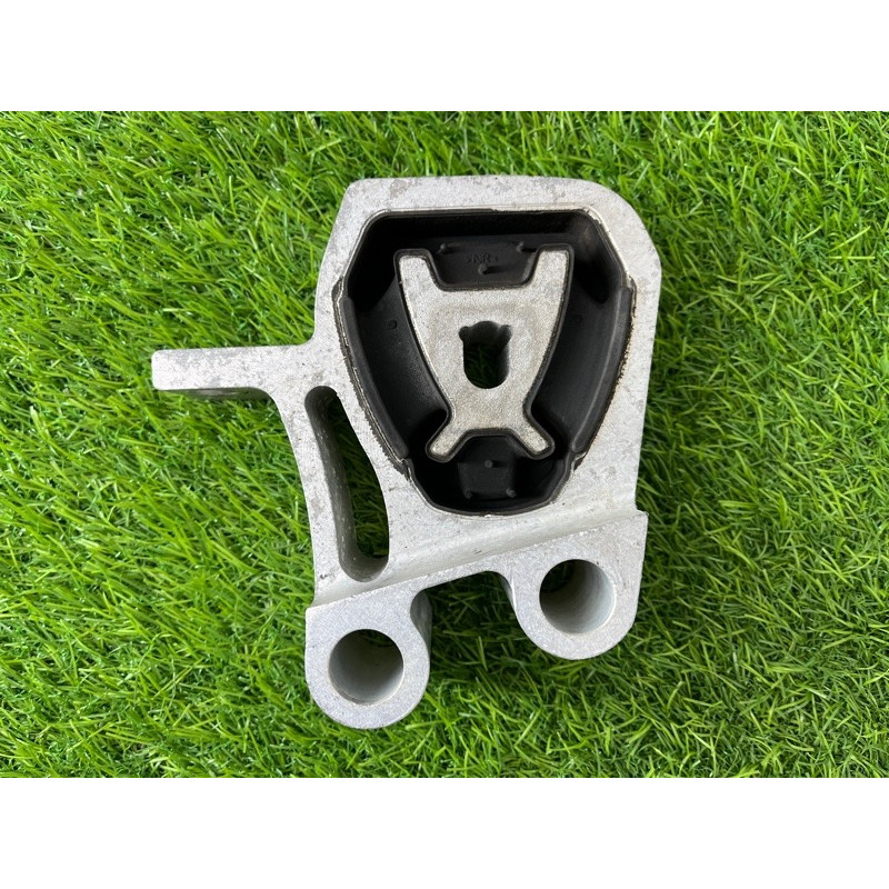 Подушка двигателя (двигатель и элементы) Mercedes-Benz EQB 350 X243 2022 A2432402800