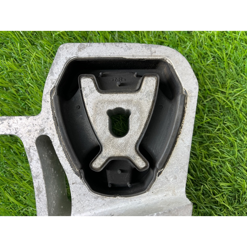 Подушка двигателя (двигатель и элементы) Mercedes-Benz EQB 350 X243 2022 A2432402800