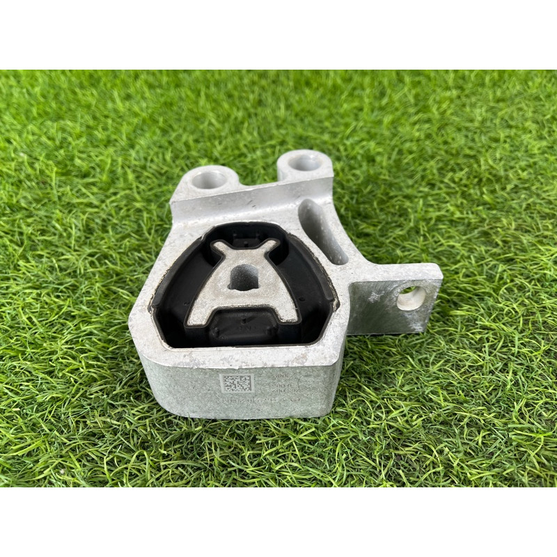 Подушка двигателя (двигатель и элементы) Mercedes-Benz EQB 350 X243 2022 A2432402800