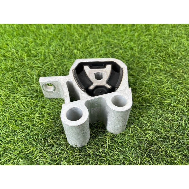 Подушка двигателя (двигатель и элементы) Mercedes-Benz EQB 350 X243 2022 A2432402800