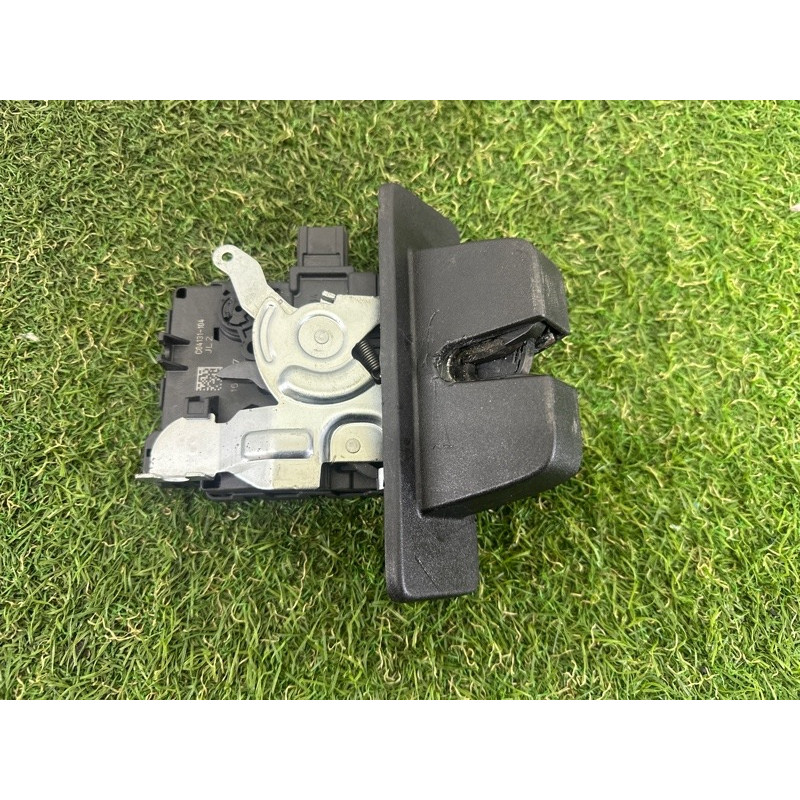 Замок багажника (кузов и элементы) LAND ROVER RANGE ROVER Sport L494 2016 3.0 Diesel LR070126