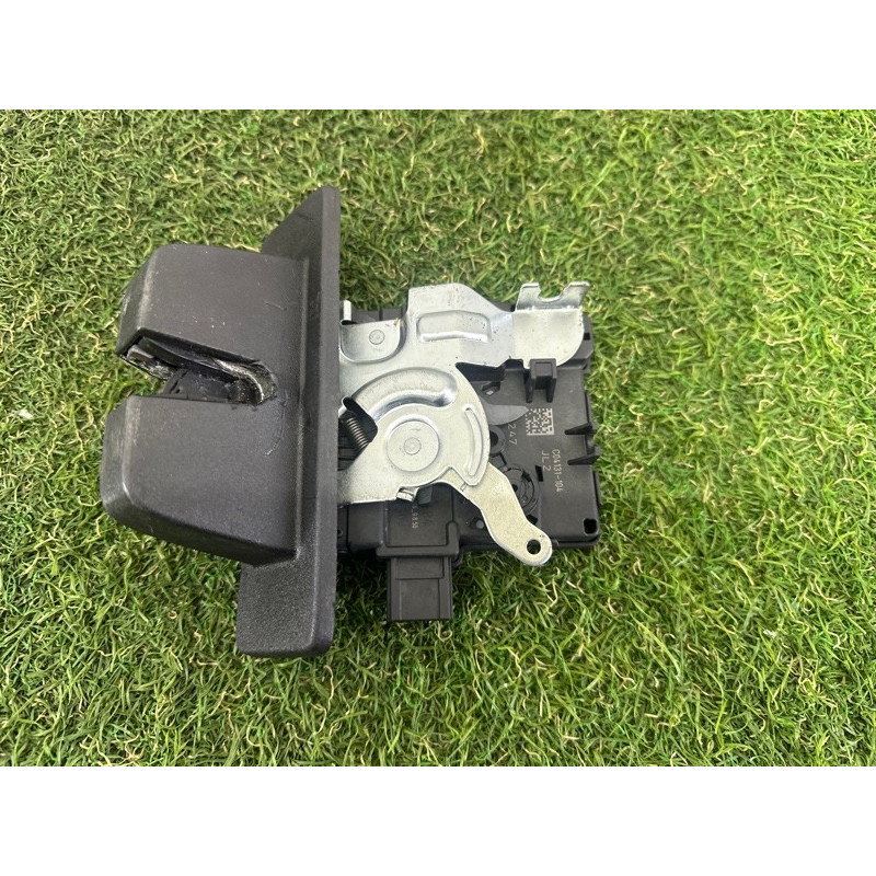 Замок багажника (кузов и элементы) LAND ROVER RANGE ROVER Sport L494 2016 3.0 Diesel LR070126