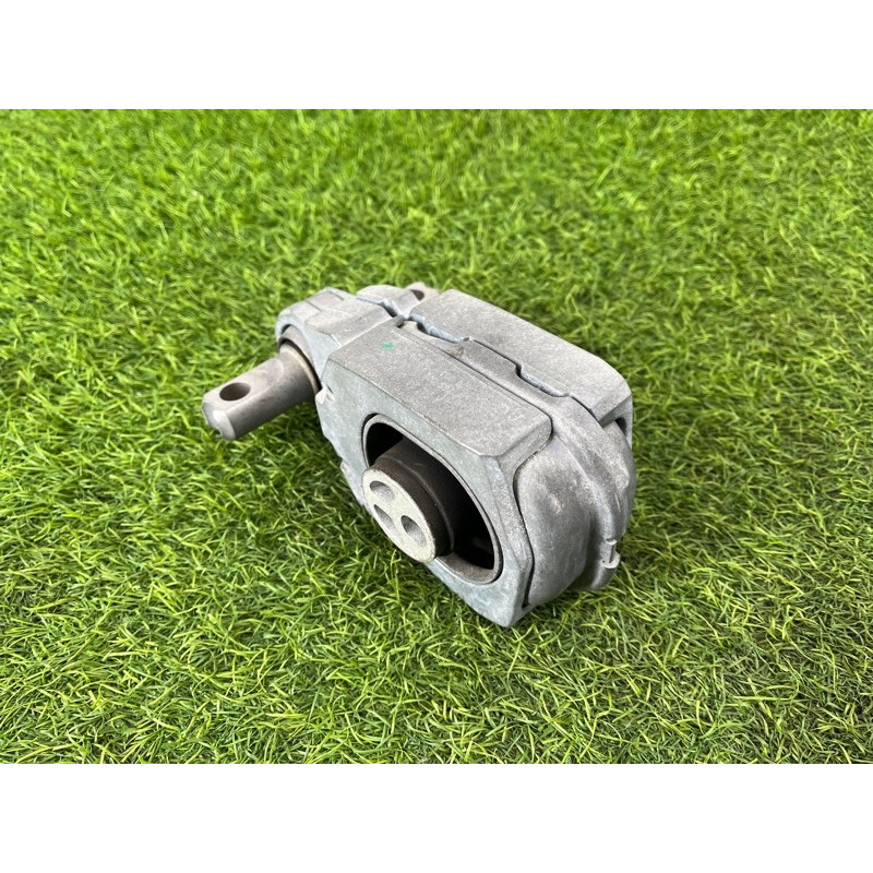 Подушка двигателя (двигатель и элементы) Mercedes-Benz EQB 350 X243 2022 A2432404400