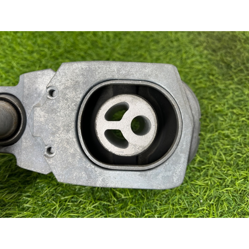 Подушка двигателя (двигатель и элементы) Mercedes-Benz EQB 350 X243 2022 A2432404400