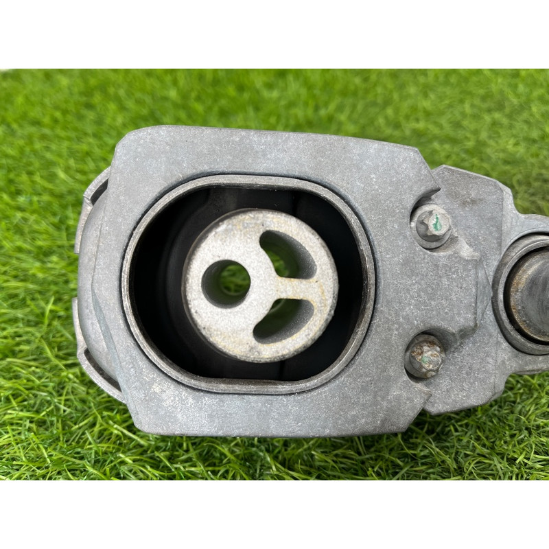 Подушка двигателя (двигатель и элементы) Mercedes-Benz EQB 350 X243 2022 A2432404400