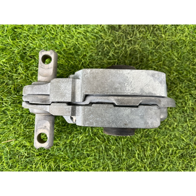 Подушка двигателя (двигатель и элементы) Mercedes-Benz EQB 350 X243 2022 A2432404400