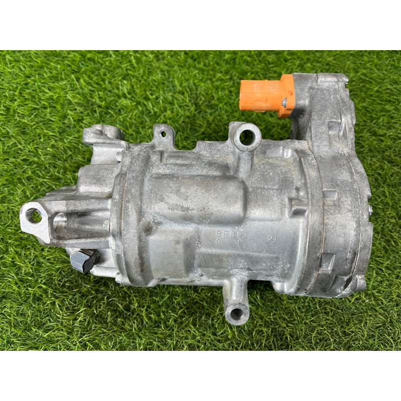 Компрессор кондиционера (отопление и кондиционирование) Mercedes-Benz EQB 350 X243 2022 A0008307804