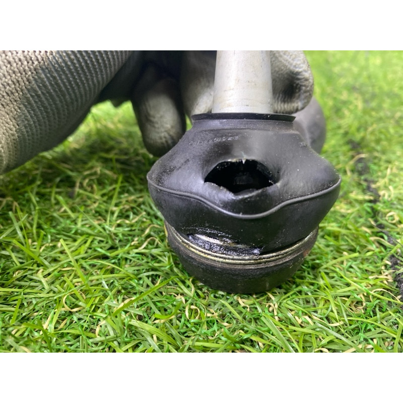 Рулева тяга з наконечником (рульове керування) Cadillac Xt5 1 2016 3.6 23214215