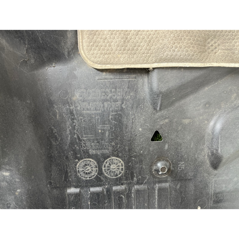 Защита днища (кузов и элементы) Mercedes-Benz EQB 350 X243 2022 A2436802101