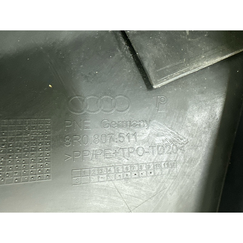 Бампер (наружные элементы кузова) AUDI Q5 8R 2010 3.2 CALB 8R0807303GRU