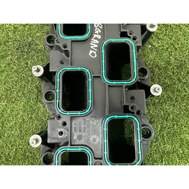 Коллектор впускной (впускная система) Jeep Grand Cherokee WK2 2018 3.6 5281803AA