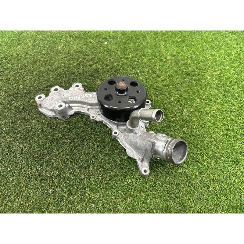 Помпа (система охлаждения) Jeep Grand Cherokee WK2 2018 3.6 68311108AA