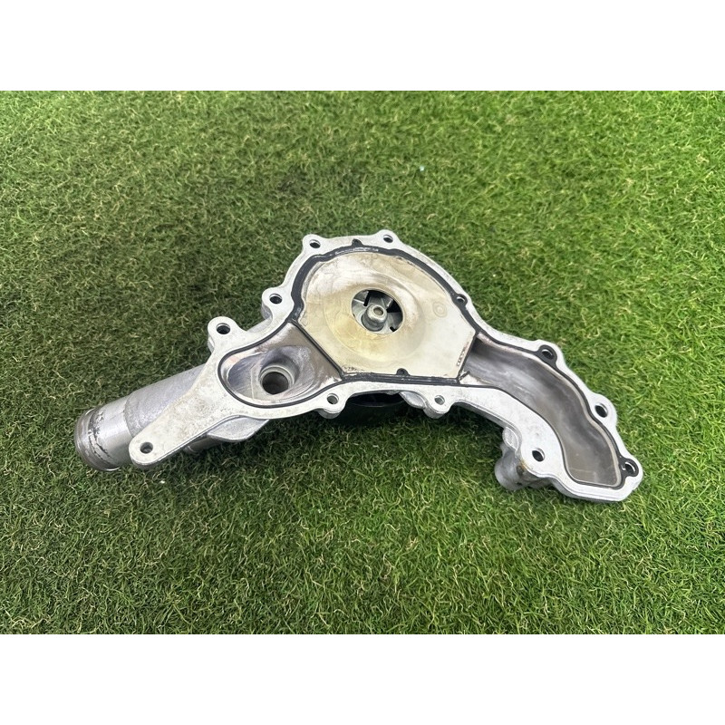 Помпа (система охлаждения) Jeep Grand Cherokee WK2 2018 3.6 68311108AA